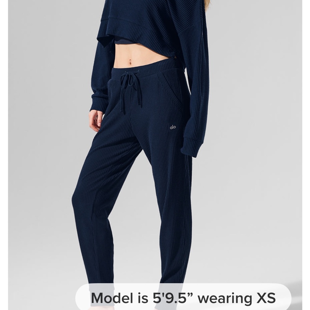 ALO Yoga Women's Navy Joggers